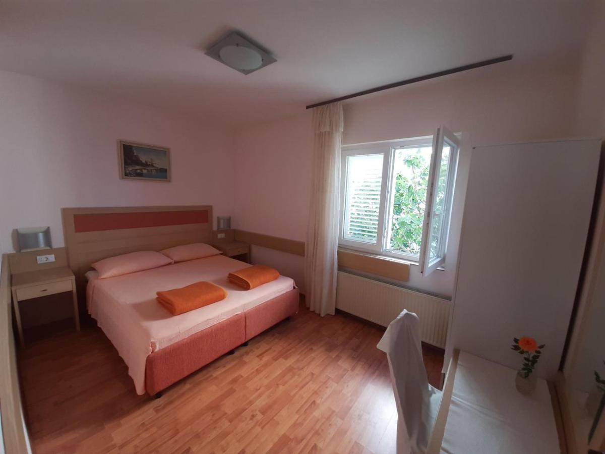 Apartment Španjol Anka Rab Town Bagian luar foto